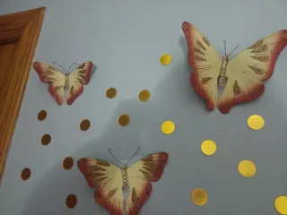 Mariposas de metal antiguas.