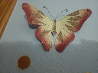 Mariposas de metal antiguas.