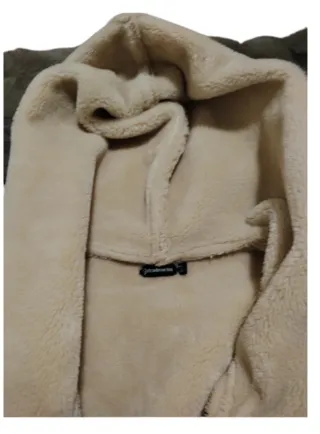 Abrigo Stradivarius paño y pelo beige