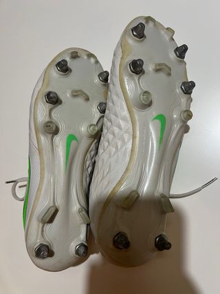 Botas de fútbol Nike Tiempo Blancas y Verdes