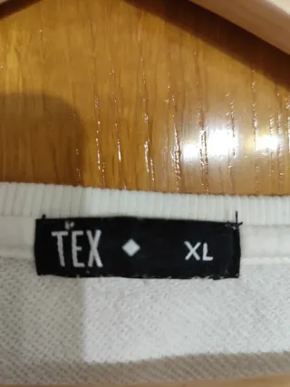 Sudadera blanca fina con letras