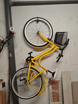 Bicicleta Vintage Amarilla con Cesta