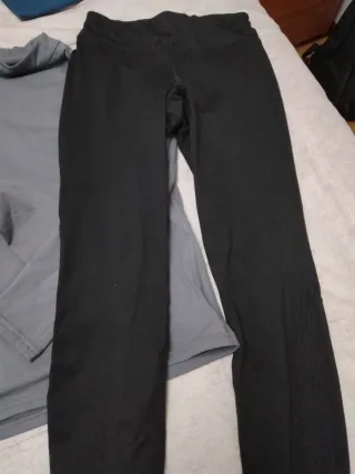 Ropa térmica Decathlon , camiseta y pantalón