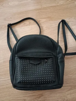 Bolso Mochila Negro Tachuelas