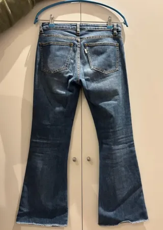 Pantalón tejano acampanado