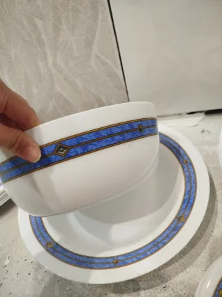 Juego de platos de cerámica azul y blanco