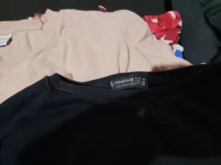 Lote de ropa de marca como Zara , estradividirus