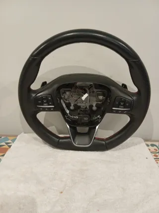 Volante Ford Focus MK4 ST-Line con levas
