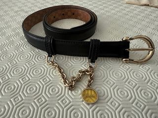 Cintura Gucci pelle nera con catena e medaglione