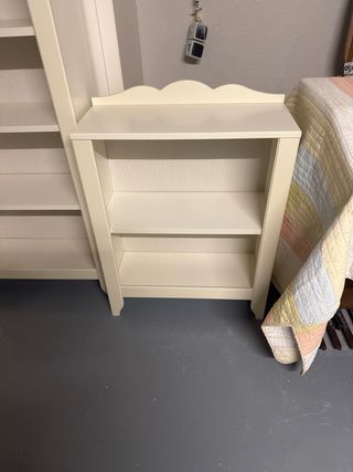 Estantería blanca madera Ikea. Tengo dos