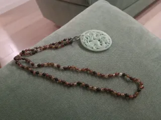 Collar de jade con colgante