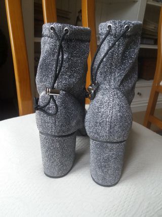 Botines La Strada plateados talla 40