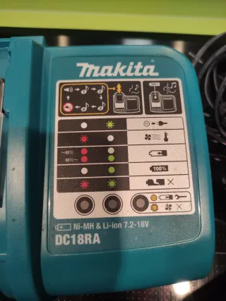 Taladro Makita  con cargador rápido y  2 baterías