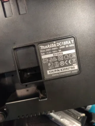 Taladro Makita  con cargador rápido y  2 baterías
