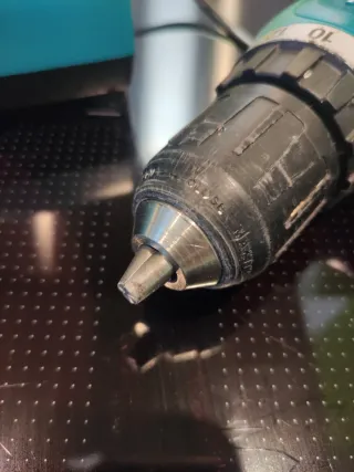 Taladro Makita  con cargador rápido y  2 baterías