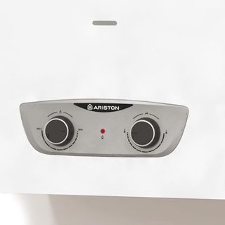 Instalador de calentador de agua.