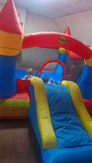 Castillo hinchable con tobogán