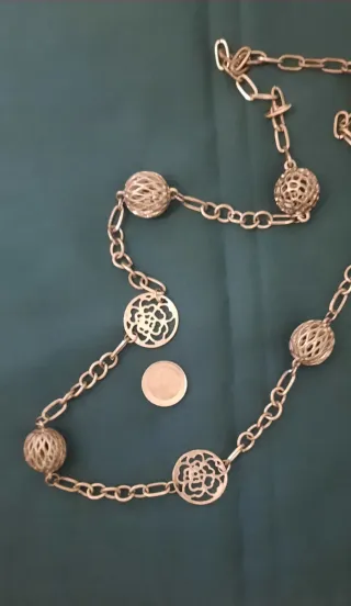 Collar-cadena antigua, largo con eslabones y adorn