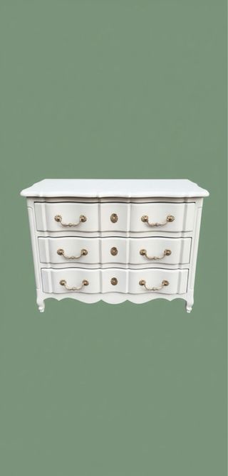 Cómoda estilo Francés Provincial madera maciza.