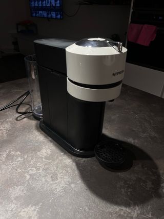Cafetera Nespresso Vertuo Next D White