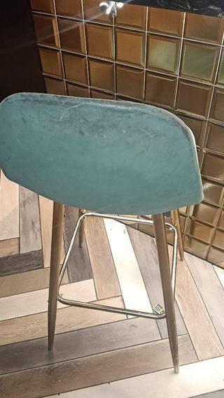 Taburetes de terciopelo verde y dorado