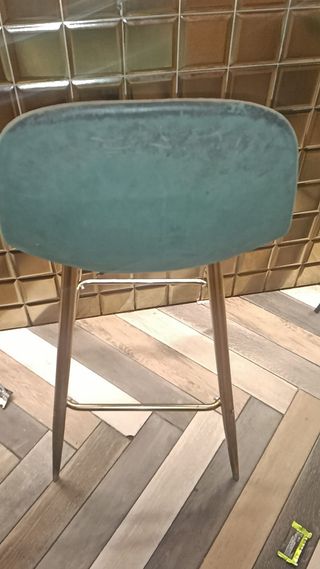 Taburetes de terciopelo verde y dorado