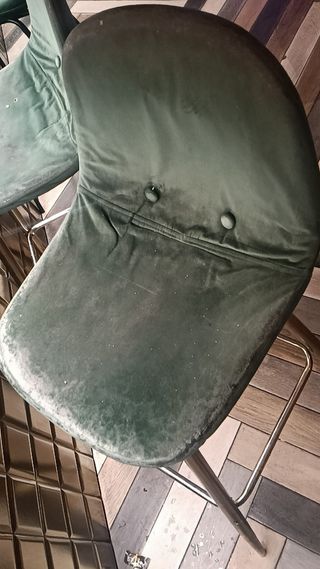 Taburetes de terciopelo verde y dorado