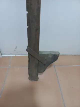 Sargento de madera antiguo