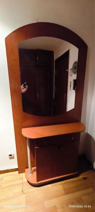 Mueble de entrada con espejo