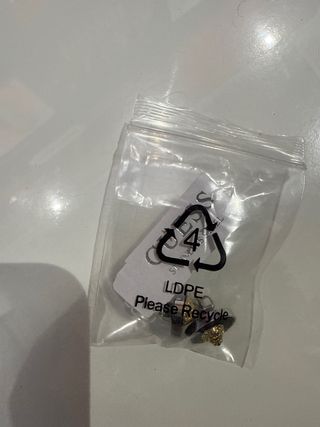 Pendientes Guess Negro y Dorado