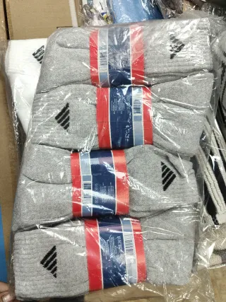 Calcetines hombre grises y blancos