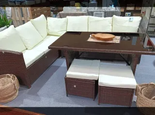 RINCONERA Y MESA Y 2PUFF RATAN LIQUIDACION