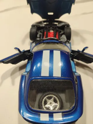 Dodge Viper GTS Coupé escala 1:24 – Bburago