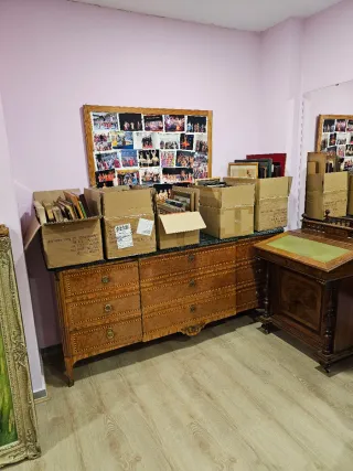 GRAN LOTE DE CUADROS OLEOS ACUARELAS Y OTROS