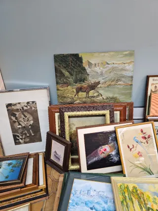 GRAN LOTE DE CUADROS OLEOS ACUARELAS Y OTROS