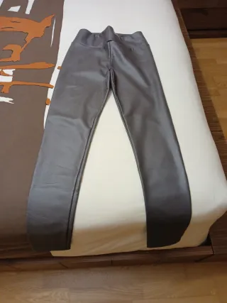 Pantalón efecto cuero gris Talla XS