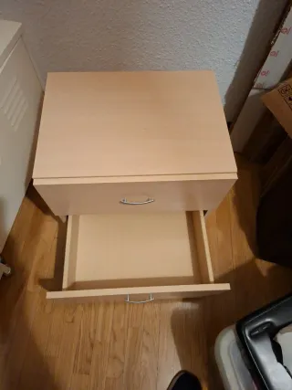 Mesilla de noche de madera y metal