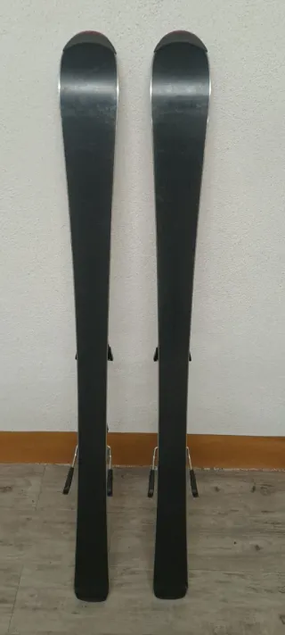 Esquís y bastones niño