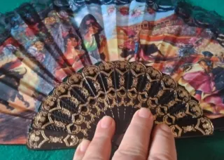 Abanico antiguo tela y encaje motivos taurinos