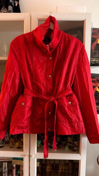 Chaqueta roja mujer con cinturón