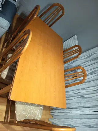 Salón completo( muebles sillas mesa, vitrina)