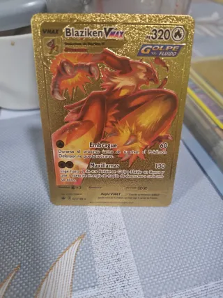 Carta Pokémon Blaziken VMAX Dorada