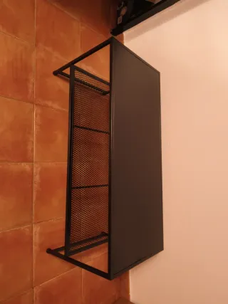 Mesa de salón baja metálica negra