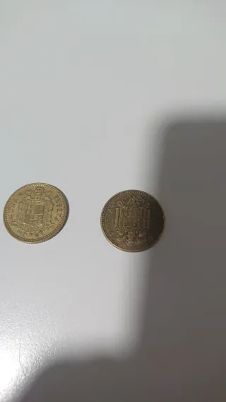 2 Monedas antiguas: 1 Peseta 1975 y 1966