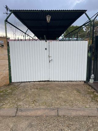 Puerta de entrada de patio