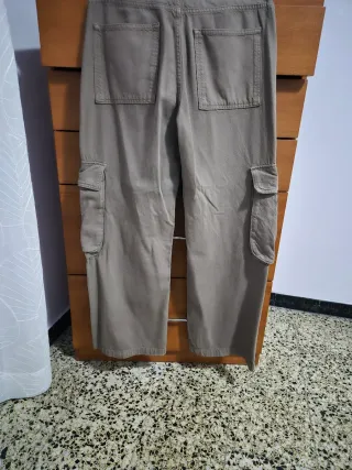 Pantalón cargo marrón talla 40