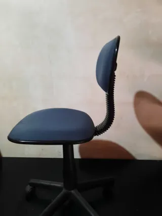 Silla de oficina ergonómica azul