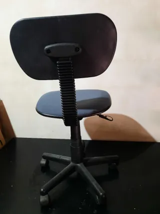 Silla de oficina ergonómica azul