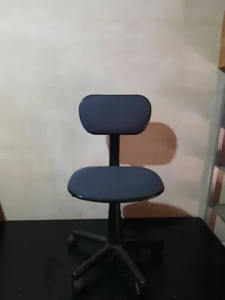Silla de oficina ergonómica azul