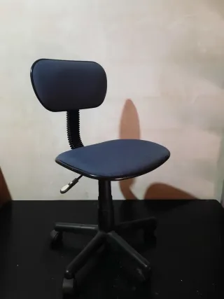 Silla de oficina ergonómica azul